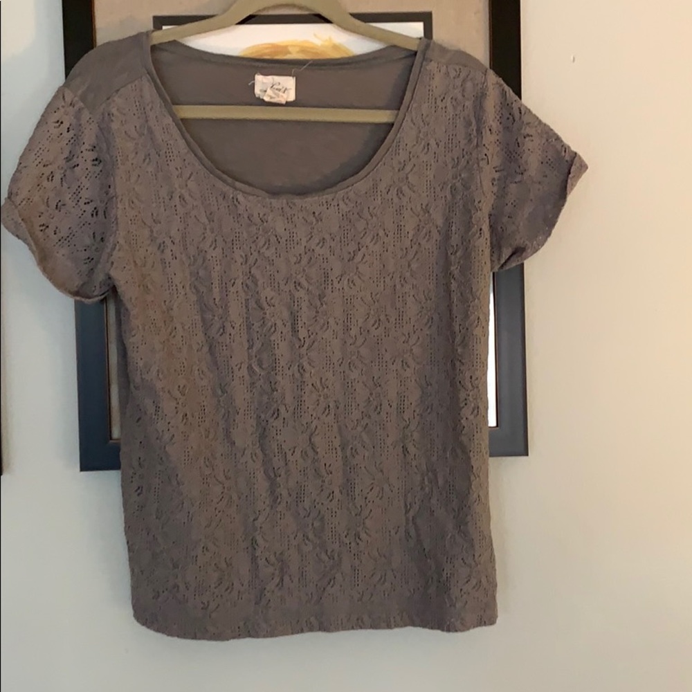 Levi’s gray lace T-shirt Sz L